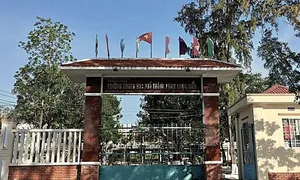 Thầy giáo bị kỷ luật vì nhận 7 triệu đồng kèm học sinh thi lại môn Văn Thầy giáo bị kỷ luật vì nhận 7 triệu đồng kèm học sinh thi lại môn Văn
