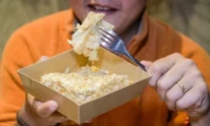 Chiếc bánh ngọt khiến gần 2.000 người chờ đến lượt mua